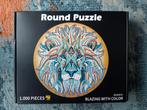 Leuke ronde puzzel van een leeuw. Kleurrijk. 1000 stukjes., Ophalen of Verzenden, 500 t/m 1500 stukjes, Gebruikt, Legpuzzel