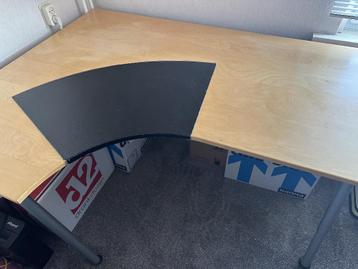 GRATIS IKEA Galant hoekbureau + onderlegger + kabelgoot - afbeelding 2