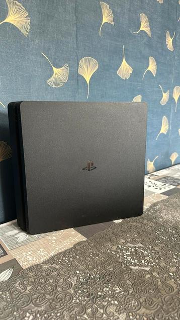 PlayStation 4 slim 500GB beschikbaar voor biedingen
