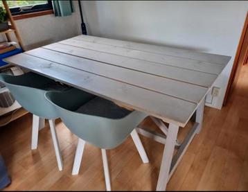 Houten Tafel met Kuipstoelen & Bankje beschikbaar voor biedingen