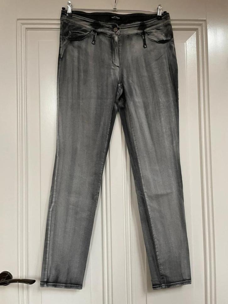 Gerry Weber grijze jeans 42, Kleding | Dames, Spijkerbroeken en Jeans, Zo goed als nieuw, W33 - W36 (confectie 42/44), Grijs, Ophalen of Verzenden