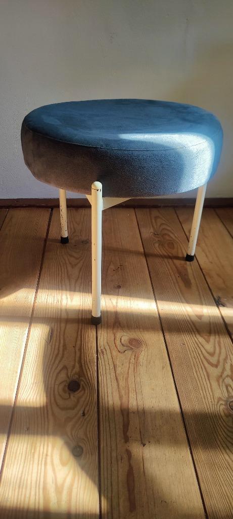 Vintage jaren 60 70 metalen driepoot krukje, Huis en Inrichting, Krukjes, Gebruikt, Overige materialen, Ophalen