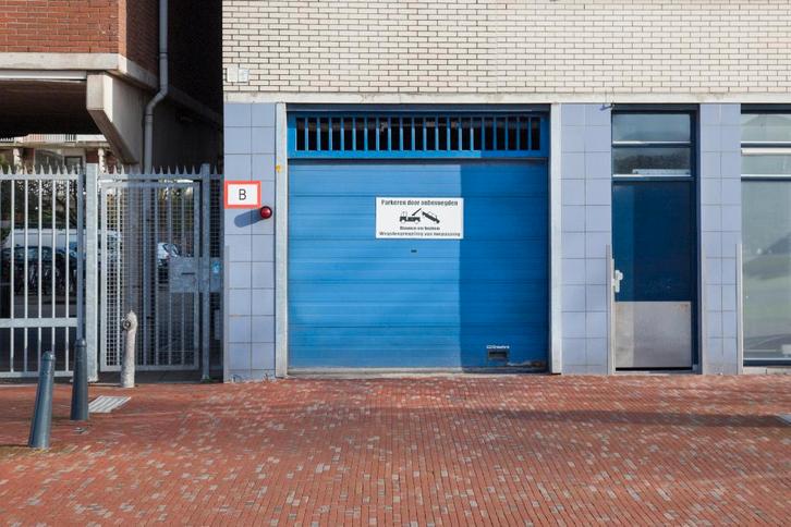 Parkeerplaats in Leiden, Huizen en Kamers, Garages en Parkeerplaatsen, Zuid-Holland
