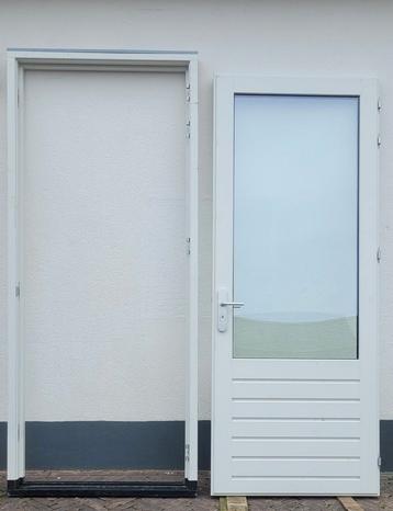 Mooie hardhouten buitendeur/achterdeur inclusief kozijn!

 beschikbaar voor biedingen