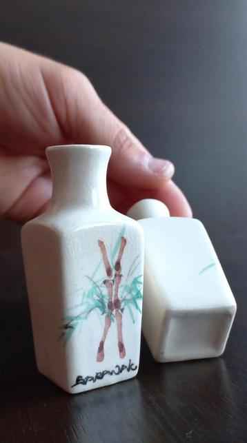 Paar kleine vintage Chinese keramiek vazen  beschikbaar voor biedingen