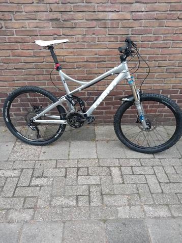 Giant Reign Fully [Large] Enduro Bike NO CONJO. beschikbaar voor biedingen