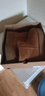 Ugg w classic ultra mini platvorm, Kleding | Dames, Schoenen, UGG, Bruin, Ophalen of Verzenden, Zo goed als nieuw