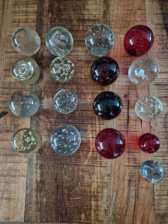 Partij glazen bollen press papier 17 stuks, Huis en Inrichting, Woonaccessoires | Overige, Gebruikt, Ophalen of Verzenden