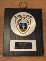 Schildje politie school aruba, Verzamelen, Verzenden, Nederland, Embleem of Badge
