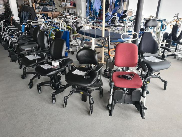 Trippelstoel electrisch en/of handbediend, Diversen, Verpleegmiddelen, Nieuw, Ophalen