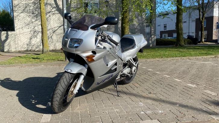 Honda VFR750 F motor (zilver), Motoren, Motoren | Honda, Particulier, Toermotor, meer dan 35 kW, 4 cilinders, Ophalen