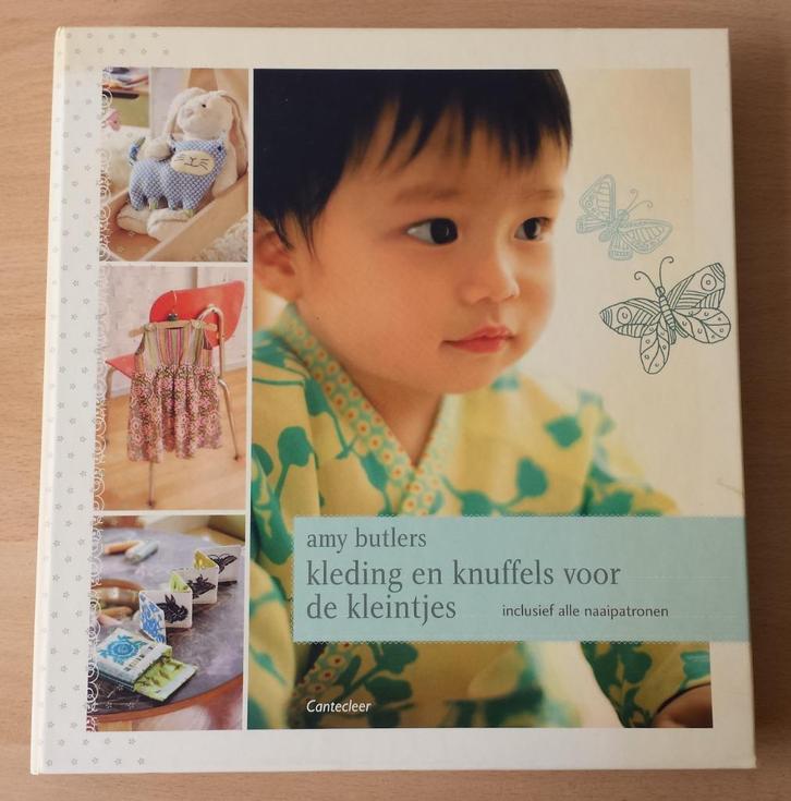 Kleding en Knuffels voor de Kleintjes - Amy Butlers - 2009, Hobby en Vrije tijd, Kledingpatronen, Gebruikt, Overige typen, Kind
