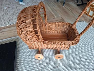 Een prachtige kinderwagen. beschikbaar voor biedingen