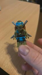 Lego Leonardo minifigure tnt044 met 2 katana’s, Kinderen en Baby's, Speelgoed | Duplo en Lego, Lego, Zo goed als nieuw, Verzenden