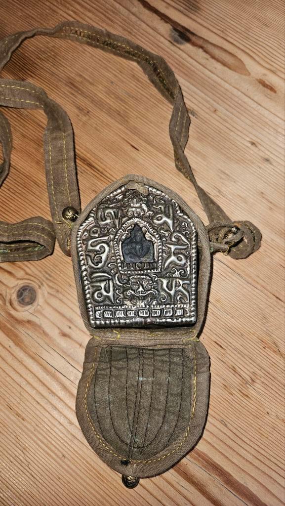 Tibetaanse Ghau / Reisaltaar - 9x10 cm, Antiek en Kunst, Antiek | Religie, Ophalen of Verzenden