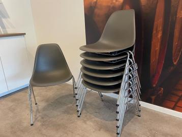 Eames stoelen, Vitra, model DSS beschikbaar voor biedingen