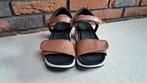 MBT damessandalen met klittenband maat 38, Kleding | Dames, Schoenen, Ophalen of Verzenden, Zo goed als nieuw, Bruin, Sandalen of Muiltjes