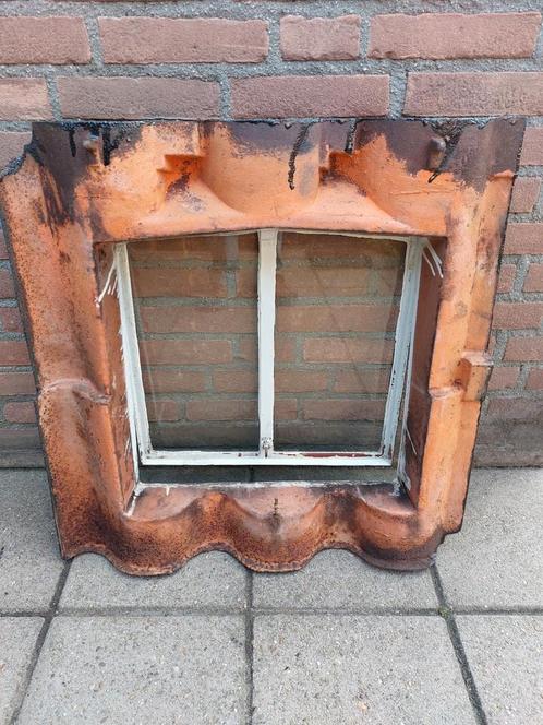Gietijzeren 65 jaar oud dakraam+uitzetter+ origineel glas ., Doe-het-zelf en Verbouw, Glas en Ramen, Gebruikt, Dakraam, Minder dan 80 cm