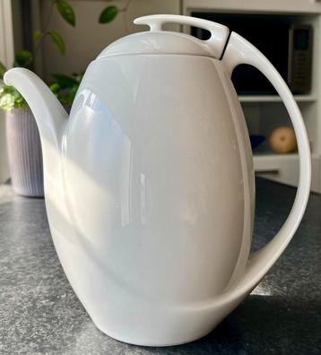 koffiepotje, porselein, wit beschikbaar voor biedingen