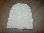 Ugg warme muts groffe kabels merklabeltje voorkant one size, UGG, Verzenden, Zo goed als nieuw, Muts