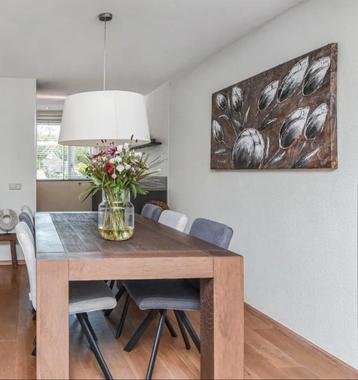 Eettafel beschikbaar voor biedingen