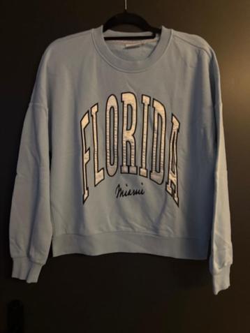 Lichtblauwe sweater Florida maat S van Only beschikbaar voor biedingen
