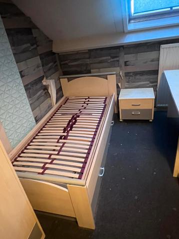 Complete kinderkamer in goede staat / Obdam beschikbaar voor biedingen