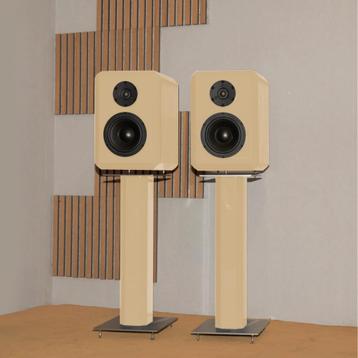 Small reality. Semmaa audio beschikbaar voor biedingen