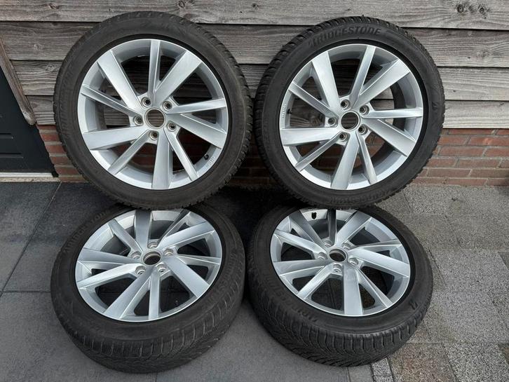 VW Golf 8 Winterbanden+velgen Bridgestone Blizzard 205/50/17, Auto-onderdelen, Banden en Velgen, Banden en Velgen, Winterbanden