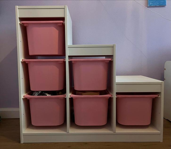 Trofast opbergkast met roze bakken, Kinderen en Baby's, Kinderkamer | Commodes en Kasten, Zo goed als nieuw, Kast, 90 tot 105 cm