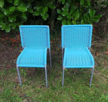 Twee stapelbare STOELEN voor kinderen. Voor binnen of buiten beschikbaar voor biedingen