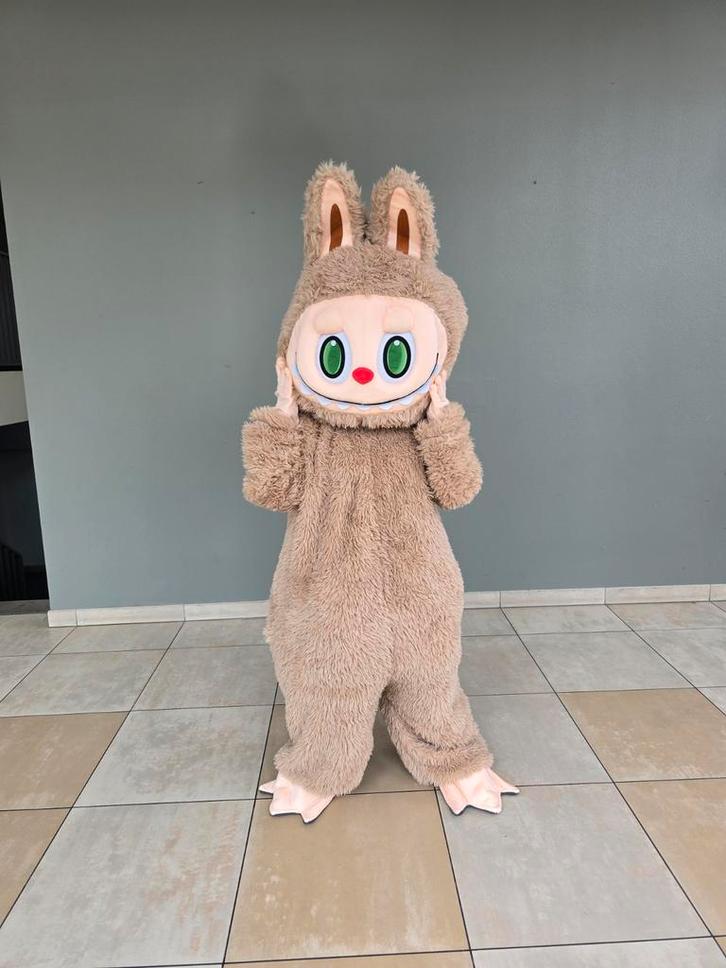 Labubu Mascotte huren met acteur / zonder acteur, Hobby en Vrije tijd, Feestartikelen | Verhuur, Ophalen