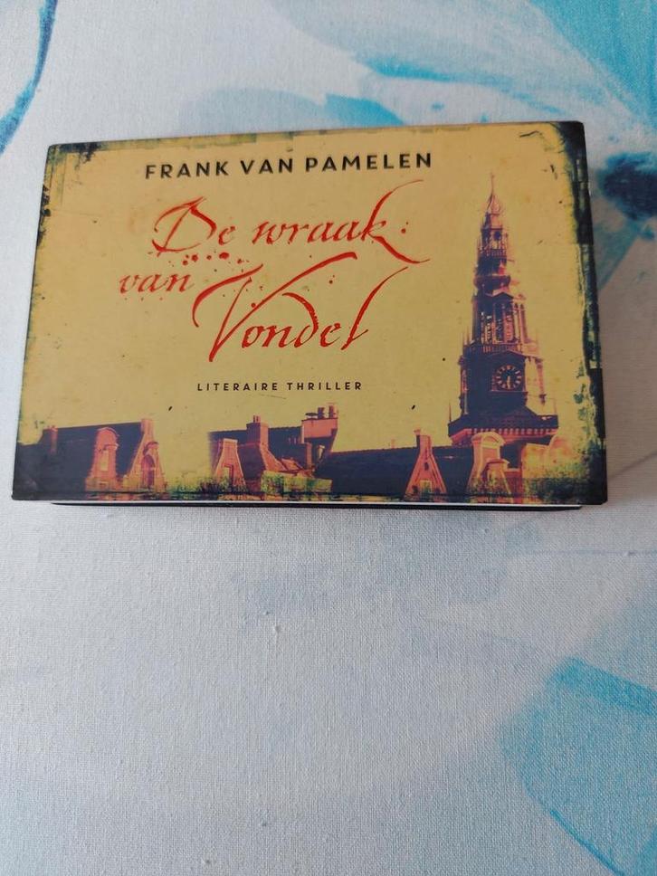 De Wraak van Vondel-dwarsligger Frank van Pamelen, Boeken, Thrillers, Zo goed als nieuw, Nederland, Ophalen of Verzenden
