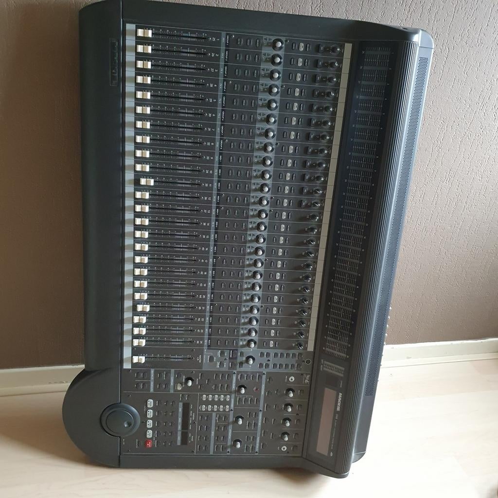 Mackie D8B digitale mengtafel, Muziek en Instrumenten, Ophalen, Gebruikt, 20 kanalen of meer