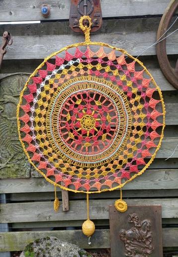Vintage mandala in ring gehaakt oranje geel tint Ø 1.00 mtr beschikbaar voor biedingen