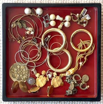 Bijoux verzameling beschikbaar voor biedingen