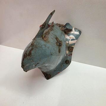 neushoorn sculptuur van gerecycled metaal beschikbaar voor biedingen