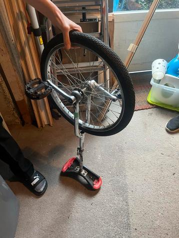 Eenwieler te koop beschikbaar voor biedingen