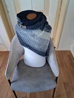 Stolt! driehoekshawl grijs/blauw, Kleding | Dames, Mutsen, Sjaals en Handschoenen, Maat 38/40 (M), Verzenden, Zo goed als nieuw