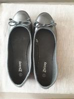 2 paar 2Bizzy flatjes zwart en zilverkleur maat 40, Kleding | Dames, Schoenen, Ophalen of Verzenden, Zo goed als nieuw, 2Bizzy