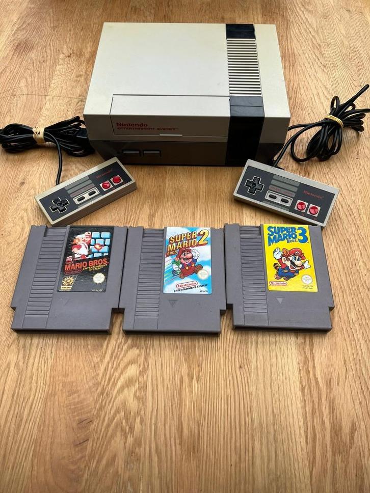 Nes met mario bros 1, 2 en 3, Spelcomputers en Games, Spelcomputers | Nintendo NES, Zo goed als nieuw, Met 2 controllers, Met games