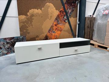 Grote tv kast wit met lade en klep  210x52x40,5 Hulsta beschikbaar voor biedingen