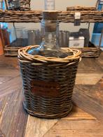 Riviera Maison flesje in rattan houder, Ophalen of Verzenden, Zo goed als nieuw, Ovaal, Riet