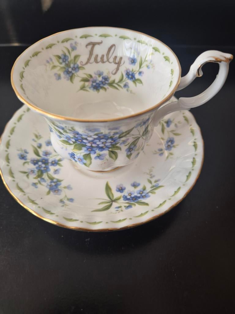 July flower of the month series, Verzamelen, Porselein, Kristal en Bestek, Ophalen of Verzenden, Zo goed als nieuw, Porselein