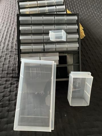 2 Metalen ladekastjes beschikbaar voor biedingen