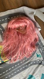 Roze pruik, Sieraden, Tassen en Uiterlijk, Uiterlijk | Haarverzorging, Gebruikt, Ophalen of Verzenden, Pruik of Haarverlenging