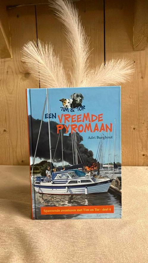 KR-7 Adri Burghout - Tim & Tor deel 4 Een vreemde pyromaan, Boeken, Kinderboeken | Jeugd | 10 tot 12 jaar, Zo goed als nieuw, Ophalen of Verzenden