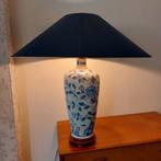 Delfts blauw / Chinees porselein lamp met grote blauwe kap, Antiek en Kunst, Antiek | Lampen, Ophalen