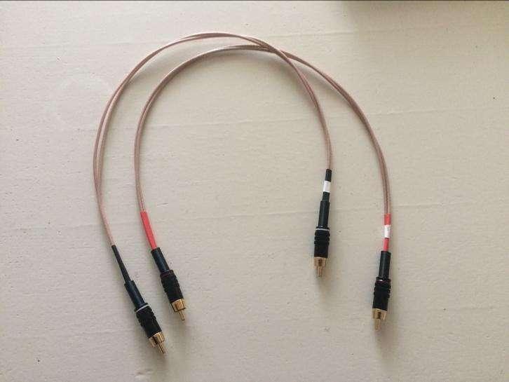 Interlink Telfon Zilver Quattro 50CM., Audio, Tv en Foto, Audiokabels en Televisiekabels, Zo goed als nieuw, Interlink-kabel, Minder dan 2 meter