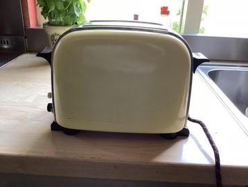 Geel broodrooster (vintage) beschikbaar voor biedingen